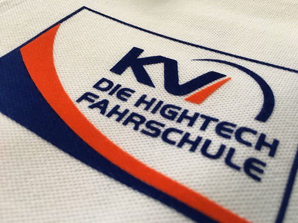 Polos mit hochwertigem Flock näher